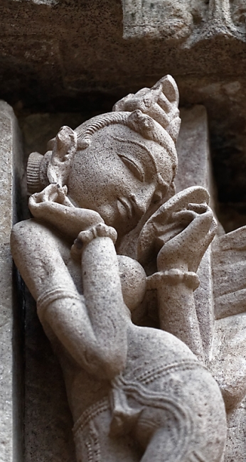 Khajuraho-Varmara temple-017